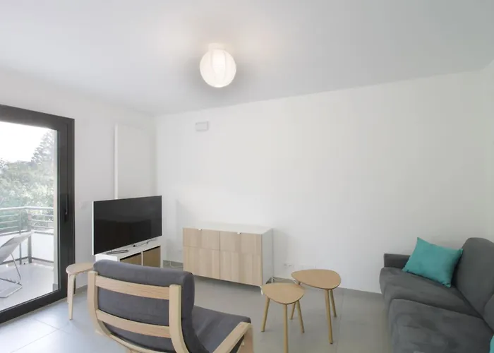 Apartment Brand New T2 Between And Center